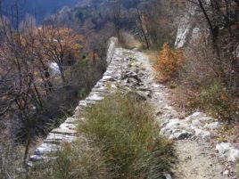 Старият римски път близо до Луковица.
